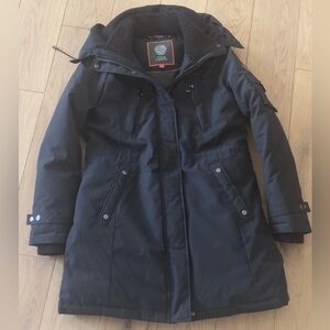 LIKE NEW Vince Camuto winter coat - SIZE MEDIUM.